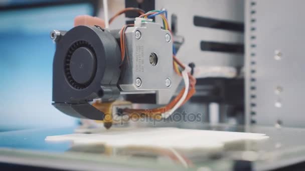Three dimensional printer during work in school laboratory, 3D plastic printer, 3D printing — Stock Video