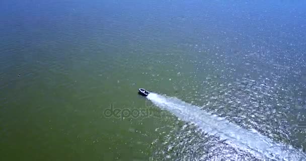 Вид з повітря. Гонки на моторних човнах — стокове відео