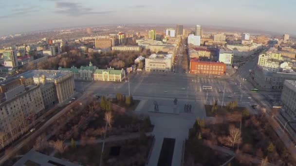 NOVOSIBIRSK RUSIA - 01.09.2016: vista aérea teatro Ópera y Ballet Novosibirsk — Vídeo de stock