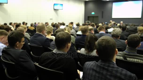 Business mensen Seminar conferentie vergadering Office trainingsconcept. Luisteren naar de toespraak over marketing en management van het bedrijf voor een succesvolle verkoop. Economische en politieke probleem van onze tijd. — Stockvideo