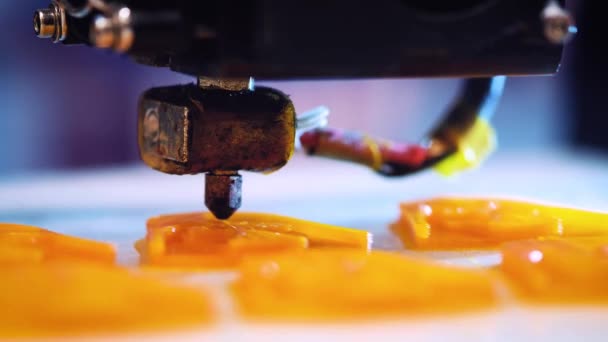 Stampa con filamento di filo di plastica su stampante 3D — Video Stock