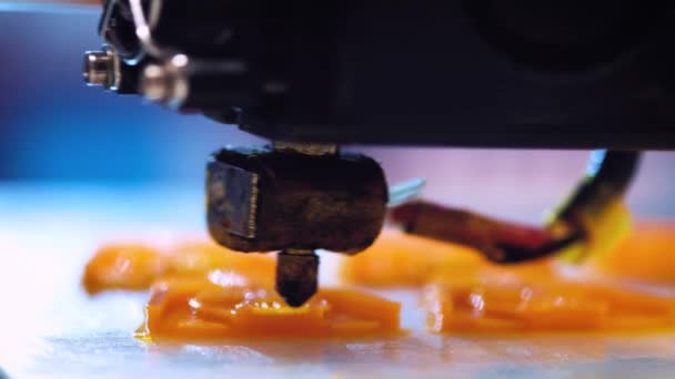 Stampa con filamento di filo di plastica su stampante 3D — Video Stock