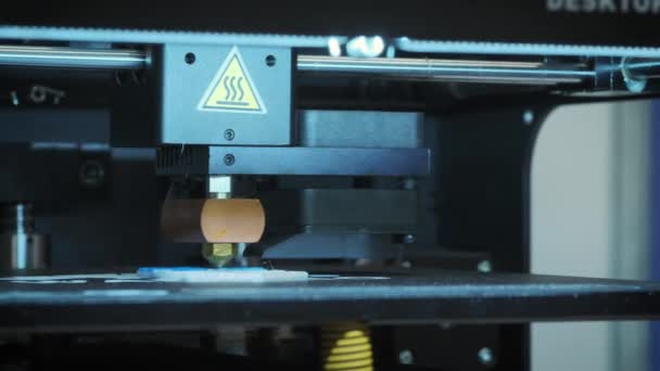 Imprimante 3D imprime détail pièce innovante — Video