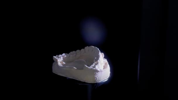 Зубний протез реставрації. Denturist робить 3d-моделі для скульптор пластикові протез з високих технологій цифрових Доглядове устаткування. 3D зуба сканування — стокове відео