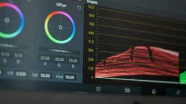 Film ve televizyondaki renk derecelendirme videoları için yazılım arayüzü. Fotoğraflar ve videolar için profesyonel prodüksiyon. Resim renk düzeltmesi.
