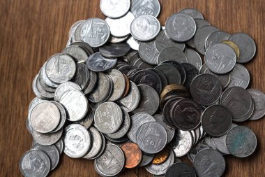 Farklı ülkelerin ve ülkelerin paraları