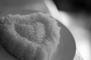 Pirinci beyaz kaseye koy.