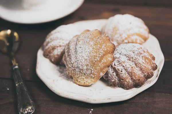 Francuskie madeleines z beurre noisette. — Zdjęcie stockowe