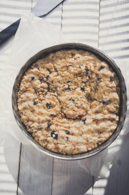 lezzetli meyveler kahve kek üzerine ahşap masa