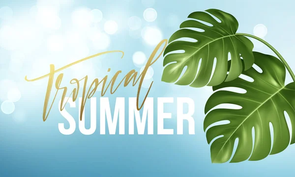 Letras tropicales de verano en el fondo de hojas verdes brillantes realistas de monstera. Ilustración vectorial — Vector de stock