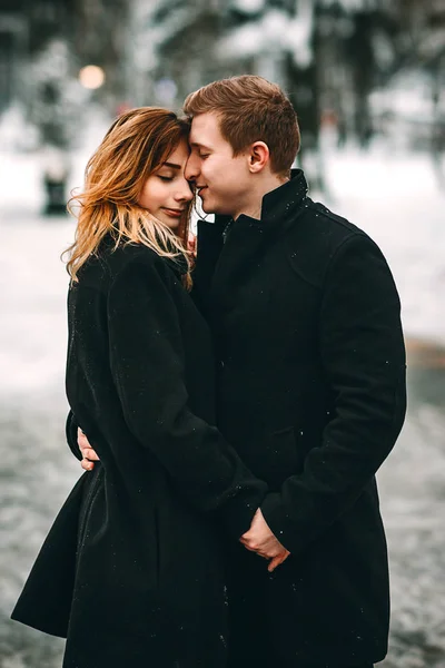 Inverno LoveStory no dia dos namorados — Fotografia de Stock