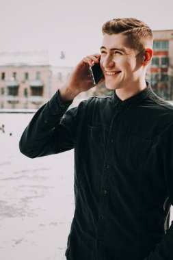 mutlu adam açık havada Evet