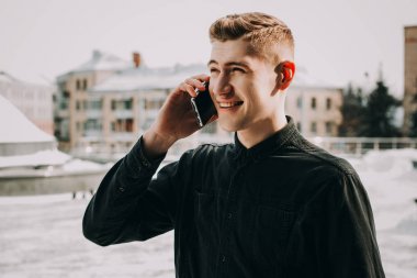 mutlu adam açık havada Evet