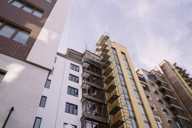 Gökdelen Tertemiz 'in Güzel Soyut Yapı Süreci. Büyüyen İnşaatın Döngülü 3d Animasyonu Betonla Modern Bina