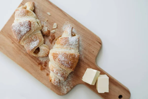 Masada ev yapımı kruvasanlar var. 