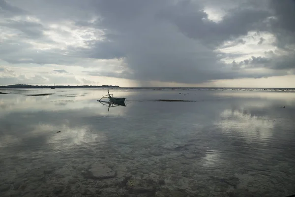 Seascape com barco em Gili Air, Lombok, Indonésia — Fotografia de Stock