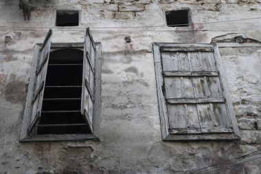 Açık ve kapalı pencere, Trablusşam, Lübnan