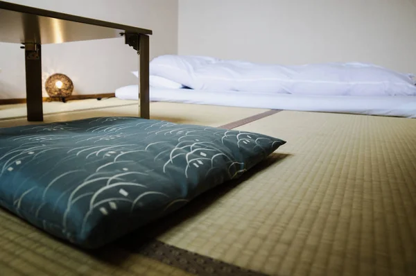 Geleneksel Japon Ryokan Oda tatimi paspaslar ve şilte, Japonya