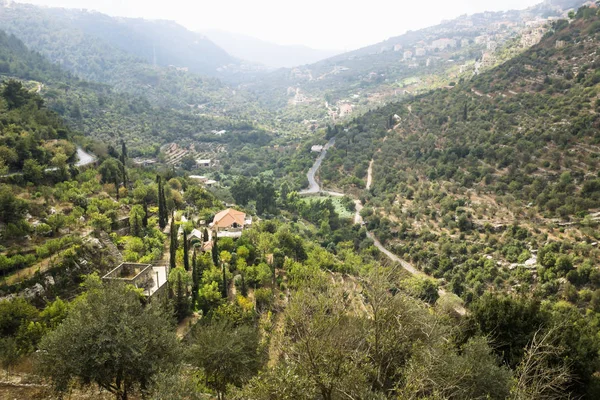 Vista para o vale e Deir al Kamar de Beit ed-Din, Líbano — Fotografia de Stock