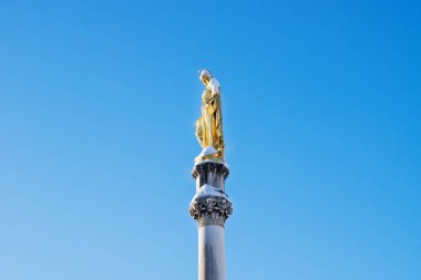 Zagreb, Hırvatistan, Avrupa'nın kar Meryem heykeli altın kaplı