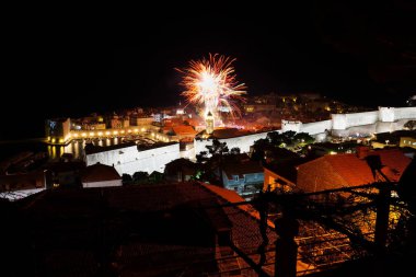 Havai fişek yeni yıl arifesinde, Dubrovnik, Hırvatistan
