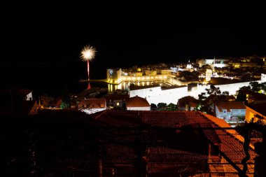Havai fişek yeni yıl arifesinde, Dubrovnik, Hırvatistan
