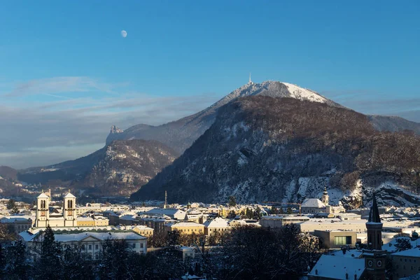 Panorama Salzburg med utsikt på Gaisberg vintertid, Österrike — Stockfoto