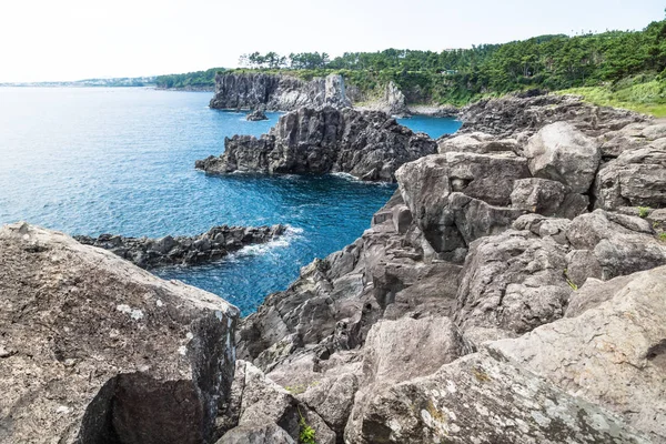 Cliffs along the coastline of Seogwipo at a sunny day, Jeju Island, Korea — Stock Photo, Image