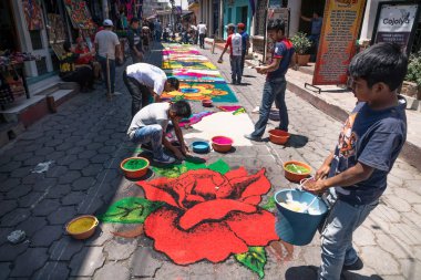 Semana Noel Baba için alfombra, talaş halısı, Santiago Atitlan, Guatemala sokaklarında Paskalya
