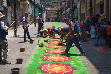 Semana Noel Baba için alfombra, talaş, Santiago Atitlan, Guatemala sokaklarında Paskalya