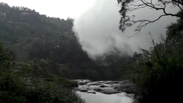 Fog Cloud Moving Fast Mountains River Rain Ella Sri Lanka — 비디오