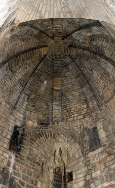 Roma kilisesindeki ortaçağ taş kasası.