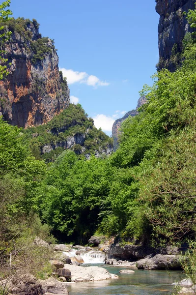 Pireneler 'deki Ordesa ve Monte Perdido doğal parkı. Huesca İspanya