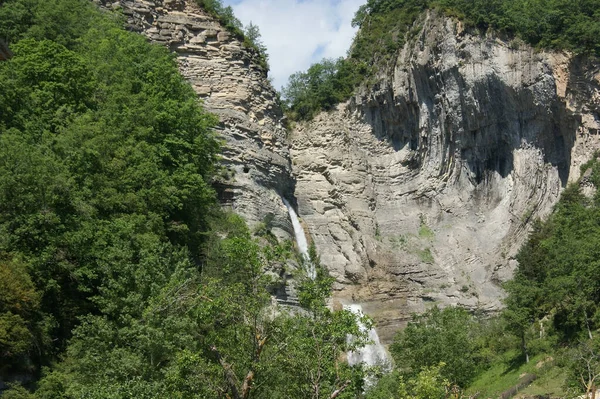 Pireneler 'deki Ordesa ve Monte Perdido doğal parkı. Huesca İspanya