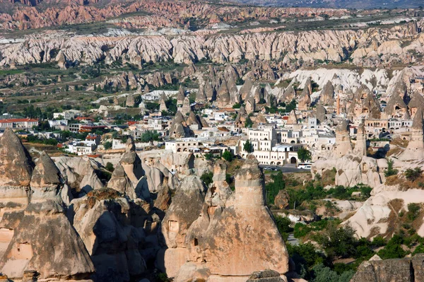 Kamienne rzeźbione domy, Pigeon Valley, Uchisar, Cappadocia, Turcja — Zdjęcie stockowe