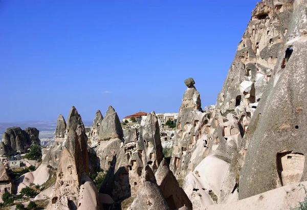 Kamienne rzeźbione domy, Pigeon Valley, Uchisar, Cappadocia, Turcja — Zdjęcie stockowe