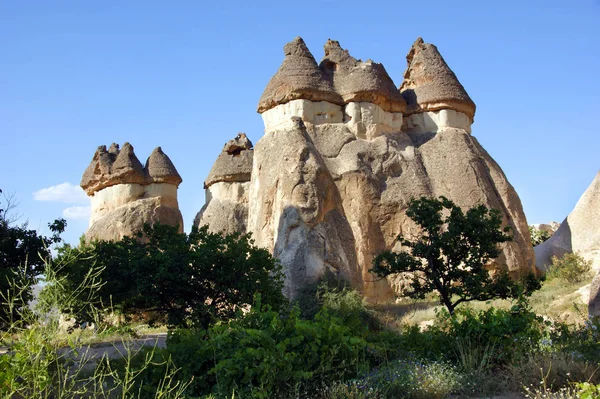 Formacje skalne zwane kominami bajkowymi w Kapadocji, Turcja — Zdjęcie stockowe