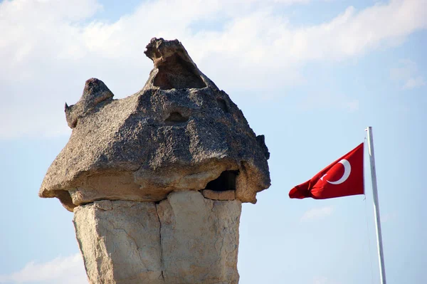 Türkiye 'nin Kapadokya kentinde peri bacası adı verilen kaya oluşumları — Stok fotoğraf