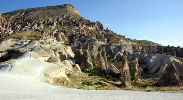 Formasi rock disebut cerobong peri di Cappadocia, Turki — Stok Foto