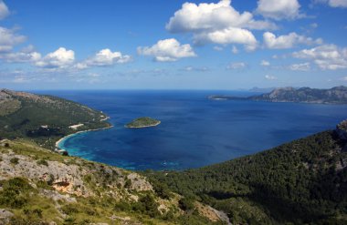 Cala Formentor, İspanya 'nın Mallorca, Tramuntana sıradağlarında.