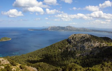 Cala Formentor, İspanya 'nın Mallorca, Tramuntana sıradağlarında.
