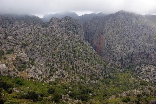 Mallorca adasındaki Tramuntana sıradağları