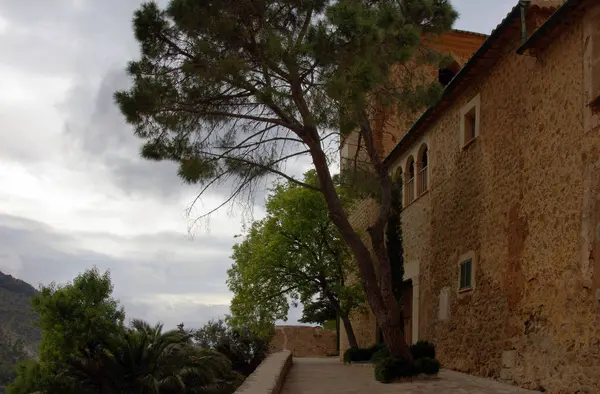 Byn Deia i bergen på Mallorca. Spanien — Stockfoto