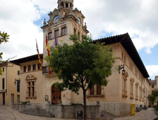 Pueblo de Deia en las montañas de Mallorca. España — Foto de Stock