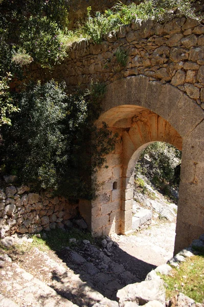 Ruinas antiguas en las montañas de mallorca — Foto de Stock