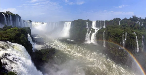 As Cataratas do Iguaçu, foram escolhidas como uma das "Sete maravilhas naturais do mundo ." — Fotografia de Stock