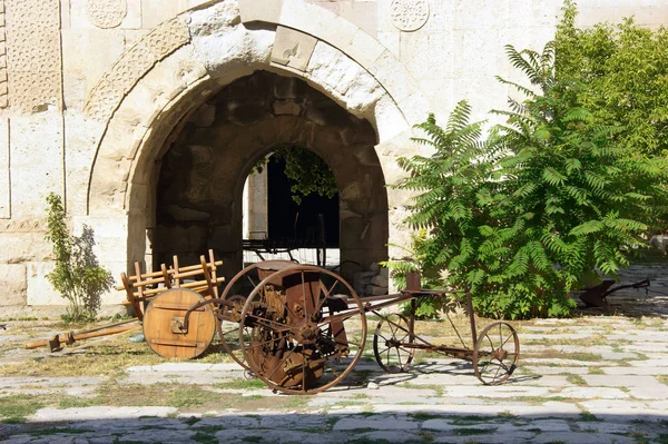 Sultan Han 13. yüzyılda Sultanhan şehrinde bulunan büyük bir Seljuk kervanıdır.