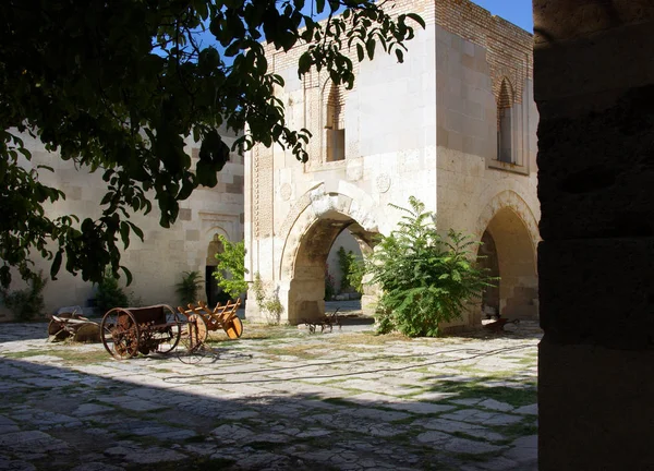 Sultan Han 13. yüzyılda Sultanhan şehrinde bulunan büyük bir Seljuk kervanıdır.