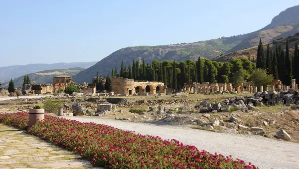 Hierapolis, ókori hellén város, ma romokban, található a jelenlegi pamukkale — Stock Fotó