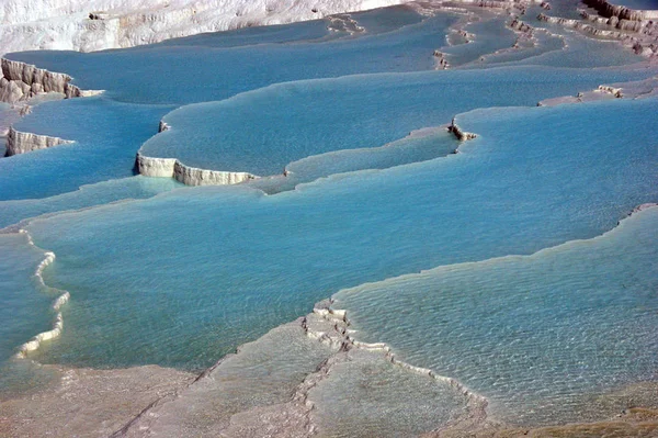 Pamukkale, Türkiye 'nin güneybatısında doğal bir bölge ve turistik bir merkezdir.